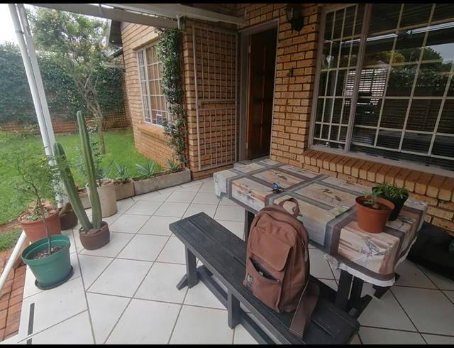 2 BEDROOM TOWNHOUSE FOR SALE IN ELDORAIGNE